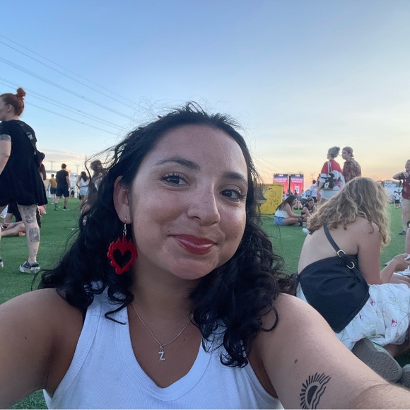 Meet your Posher, Zoë - Picture 1 of 1